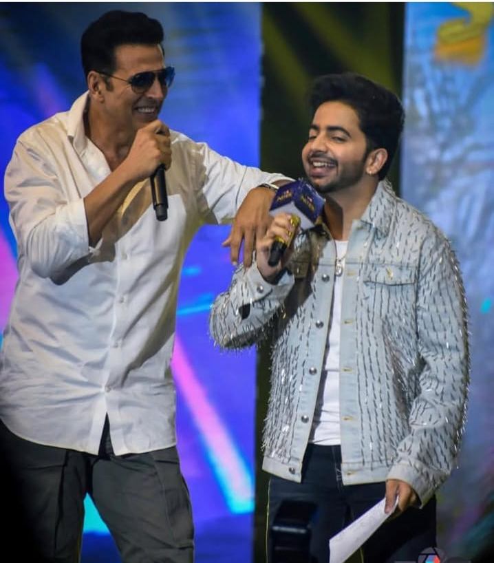 On stage collaboration